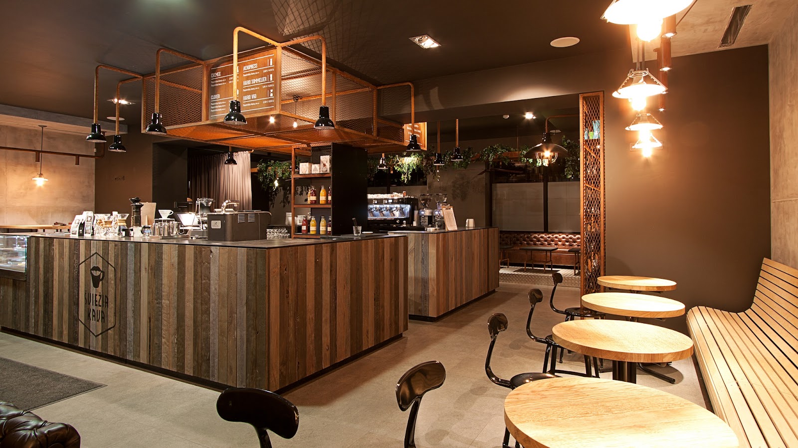 The warm wood counter and pendant lit seating at Huracan Coffee on Vokieciu street